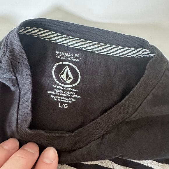 Volcom black Short Sleeve Logo Tee - large - Picture 4 of 4